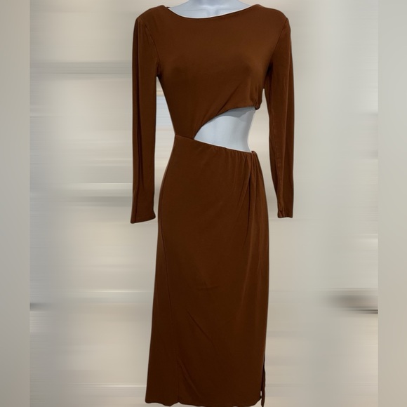 ASTR THE LABEL WESTWOOD LONG SLEEVE SIDE CUTOUT MIDI DRESS IN BROWN SIZE SMALL. - Picture 4 of 10